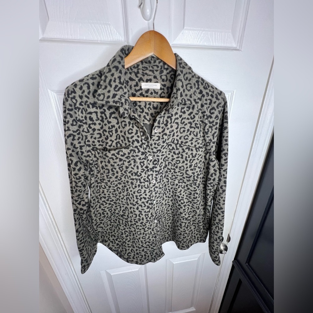 Beach Lunch Lounge Women’s Medium Gray Animal Print Shirt Jacket Shacket M - Picture 12 of 12